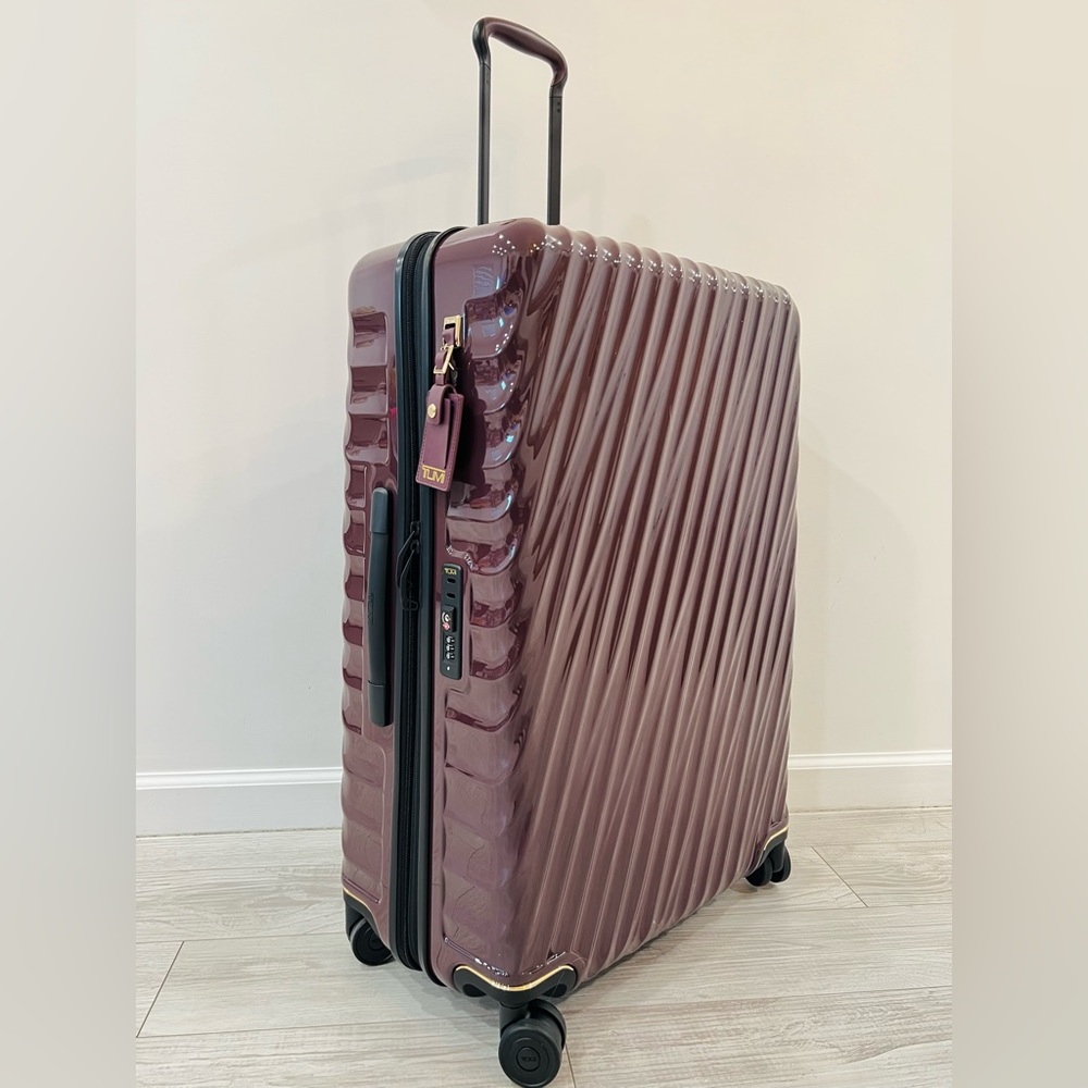 Tumi 19 DEGREE
Extended Trip Expandable 4 Wheeled Packing Case